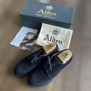 알든 (Alden) V 칩 블랙 스웨이드 바니스별주