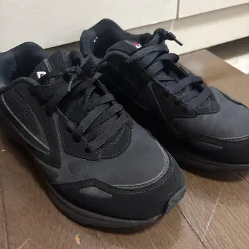 FILA 블랙 스니커즈