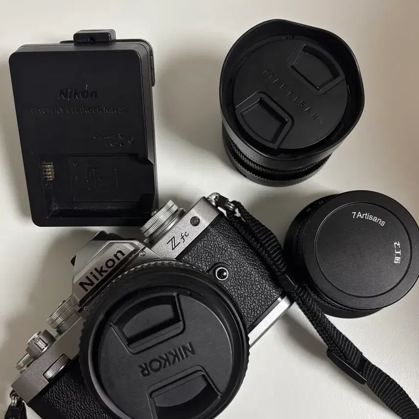 니콘 Z fc 실버 28mm f2.8 렌즈, 티티아티산 40mm af,