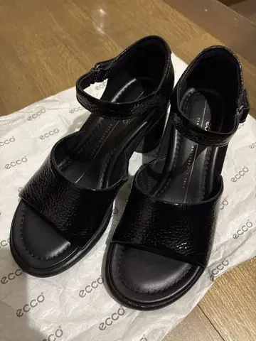 ecco 블랙 스트랩 샌들 미들힐
