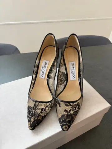 JIMMY CHOO 블랙 레이스 하이힐 37