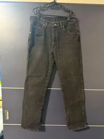 [ 구제 의류 ] Wrangler 블랙 스트레이트 청바지