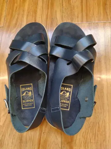 ISLAND SLIPPER 가죽 샌들 네이비 컬러 8인치