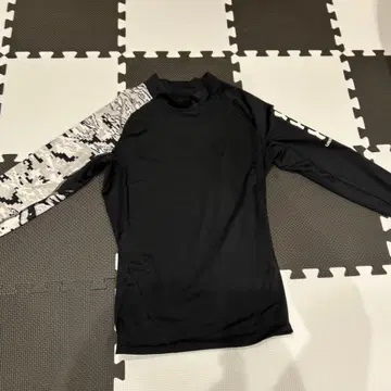 Under Armour 긴팔 컴프레션 의류 블랙 카모 패턴