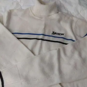 라스트 세일 Srixon 화이트 터틀넥 스웨터 M 사이즈