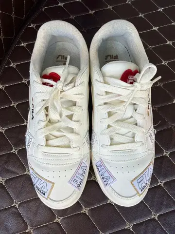 FILA 화이트 스니커즈