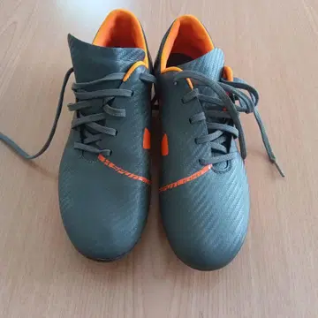 언더아머 축구화 그레이/오렌지 25cm