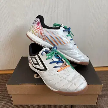 엄브로 축구화 23.0 화이트/멀티 컬러