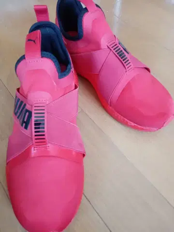 PUMA 핑크 스니커즈