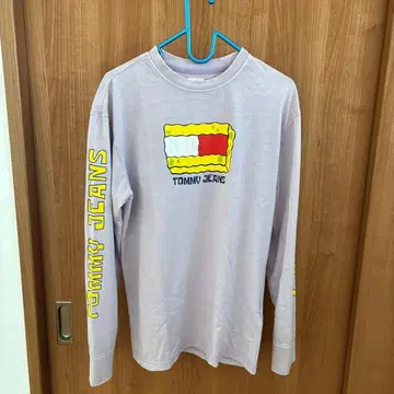 TOMMY JEANS 스펀지밥 프린트 긴팔 티셔츠 사이즈 XS 퍼플