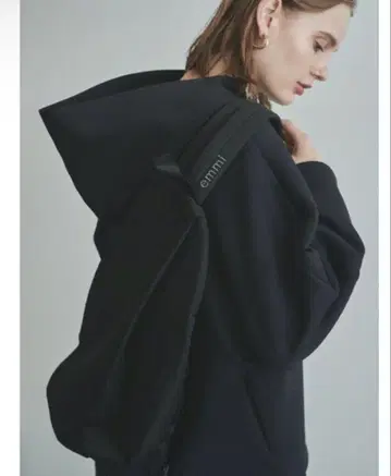 [ 가격 인하 ] emmi 바디백 2way 블랙