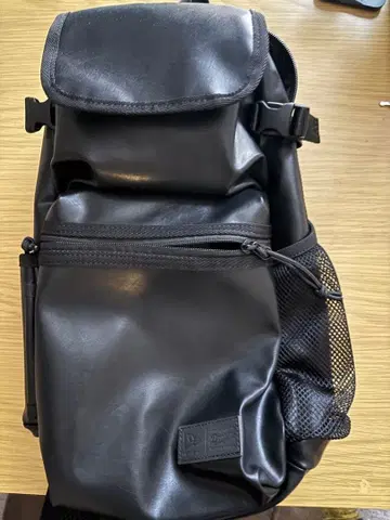 뉴에라 주니치 콜라보 바디백 이그제큐티브