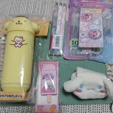 펜 케이스와 펜, 소품함