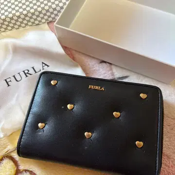 가격 인하! FURLA 접이식 지갑 블랙 하트 스터드