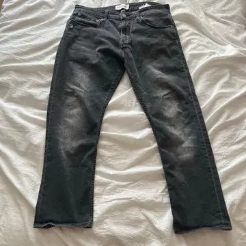 CALVIN KLEIN JEANS 다크 그레이 데님 팬츠
