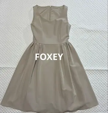 FOXEY 베이지 슬리브리스 무릎 기장 원피스 원피스