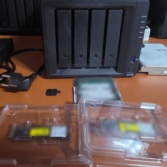 시놀로지 DS918+ 시게이트 12TB