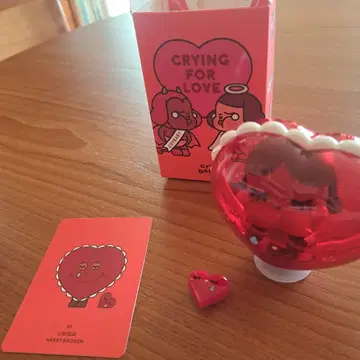popmart crybaby Crying for Love 하트브로큰