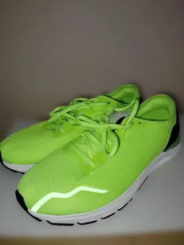 언더아머 29cm UA HOVR Sonic 6