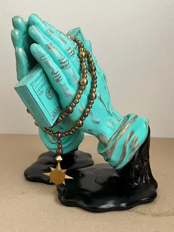 kozik LET US PREY 피규어 kidrobot