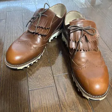츠모리 치사토 프린지 가죽 윙팁 슈즈