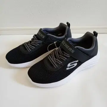 SKECHERS 블랙 스니커즈 사이즈 23