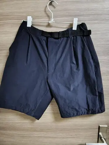 Goldwin 네이비 숏팬츠 L 사이즈