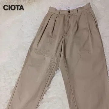 새상품급 CIOTA 치노 팬츠 와이드 테이퍼드 투 턱 베이지 사이즈 1