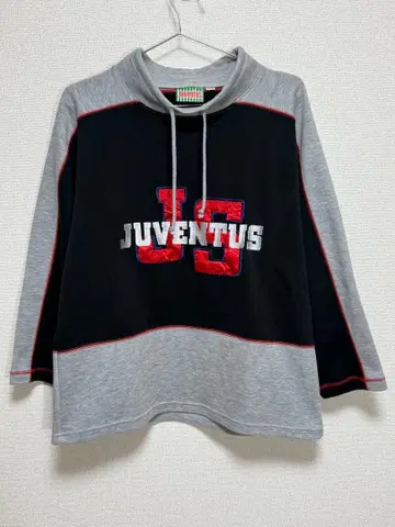 새상품급 JUVENTUS 유벤투스 모크넥 맨투맨 M 사이즈