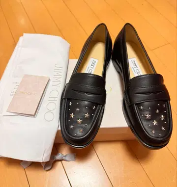[ 새상품 ] JIMMY CHOO 블랙 로퍼 스타스터드