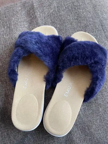 EMU AUSTRALIA 네이비 퍼 샌들 23cm