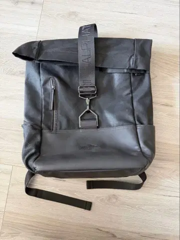 레드불 알파타우리 가죽 백팩