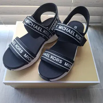 MICHAEL KORS KATRINA SLIDE 7.5M 24.5