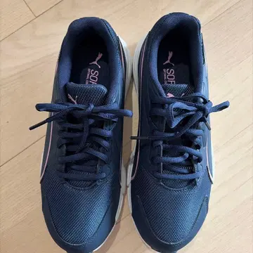[세일 중] Puma 네이비 스니커즈