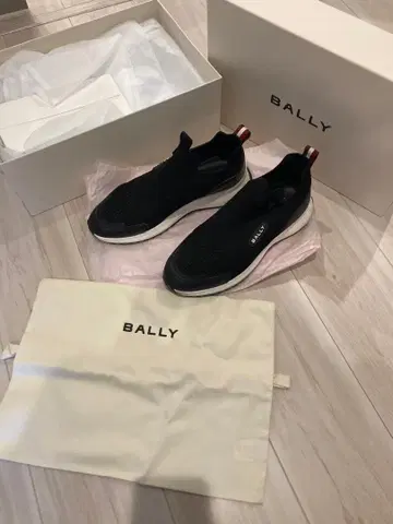 BALLY 블랙 스니커즈 7.5E
