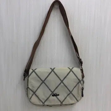 Kipling 아이보리 다이아몬드 패턴 숄더백 (일부 얼룩 있음)