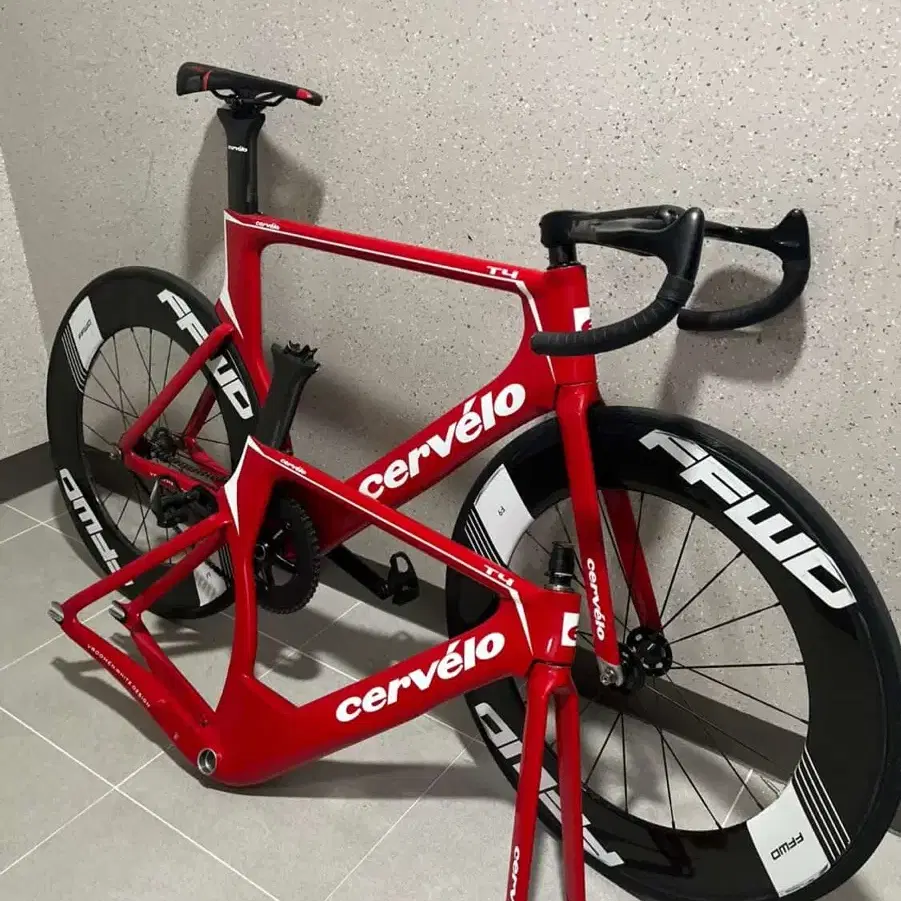 Cervelo t4 quick sale (including handle bar and pair of Pepo dual
