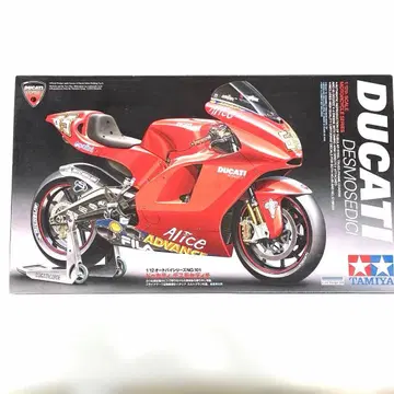 TAMIYA DUCATI DESMOSEDICI 1/12