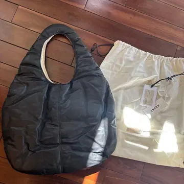 LOW CLASSIC 로우 클래식 숄더백