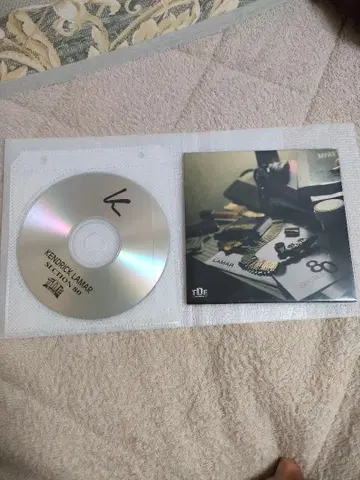 Kendrick Lamar Section 80 사인 포함 CD