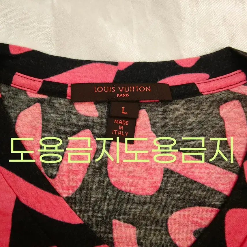 루이비통 그래피디 브이넥 반팔티 사진 2