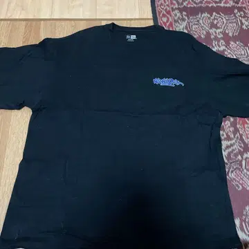 NEW ERA 블랙 T셔츠 M