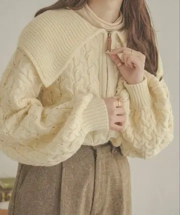 Ambre Neige 케이블 하프 지퍼 폴로 니트