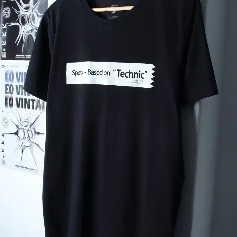 (L-XL) 데상트 반팔 티셔츠 빅로고 블랙 올드스쿨-7605