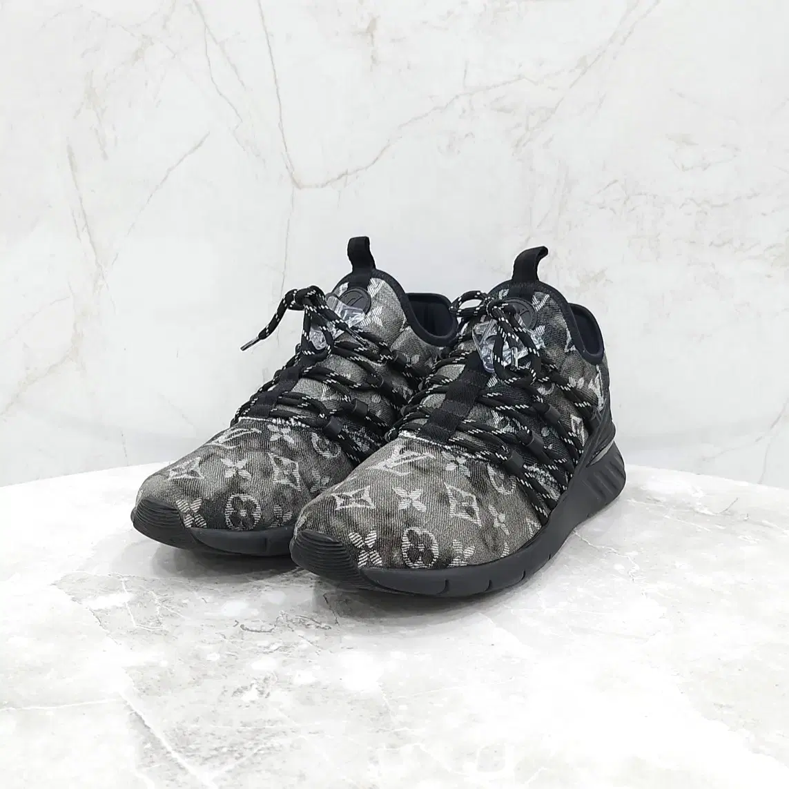 42 / Louis Vuitton X Murakami LV Trainer Sneakers | Bunjang Global