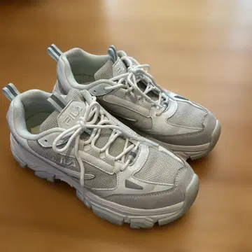 가격 인하! FILA 통굽 스니커즈 25cm