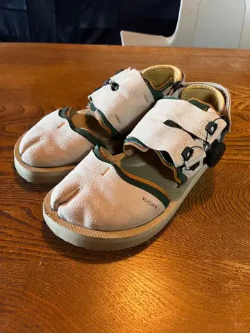 suicoke 스웨이드 느낌 샌들