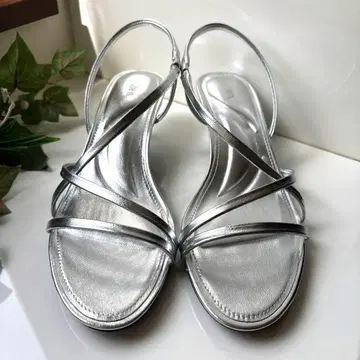 ZARA 실버 샌들