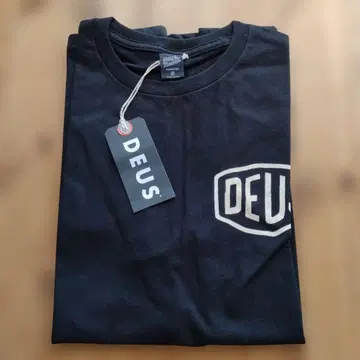 DEUS Classics 블랙 T셔츠