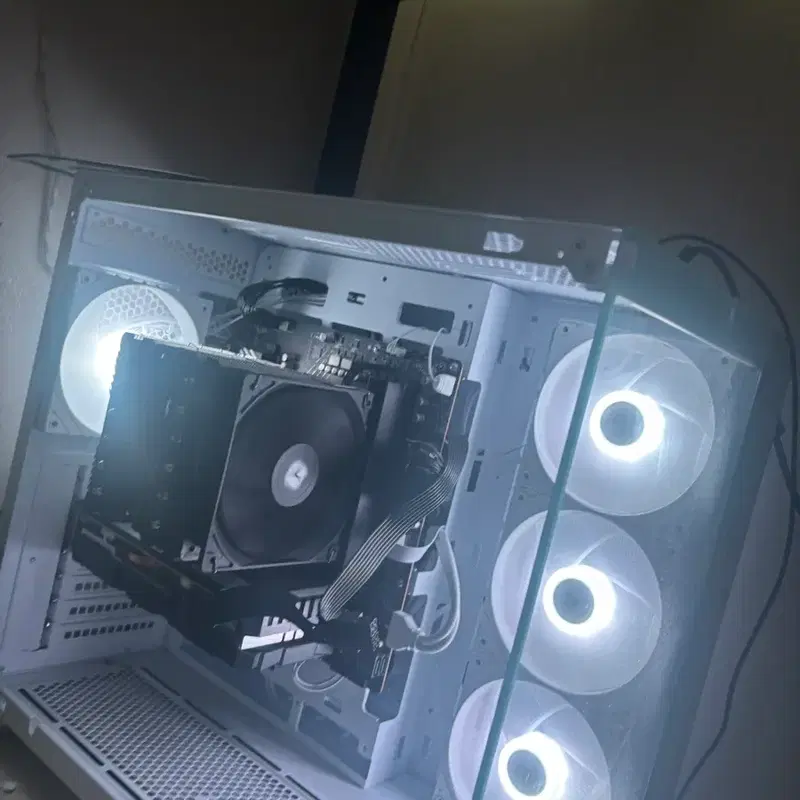 9800x3d 포함된 컴퓨터 팝니다